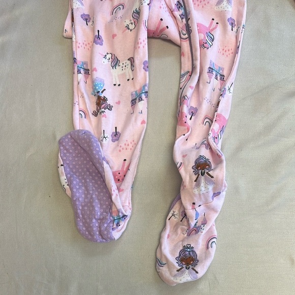 The Children's Place - Pink and Purple Pajamas with Whimsical Unicorn Design - Picture 4 of 5